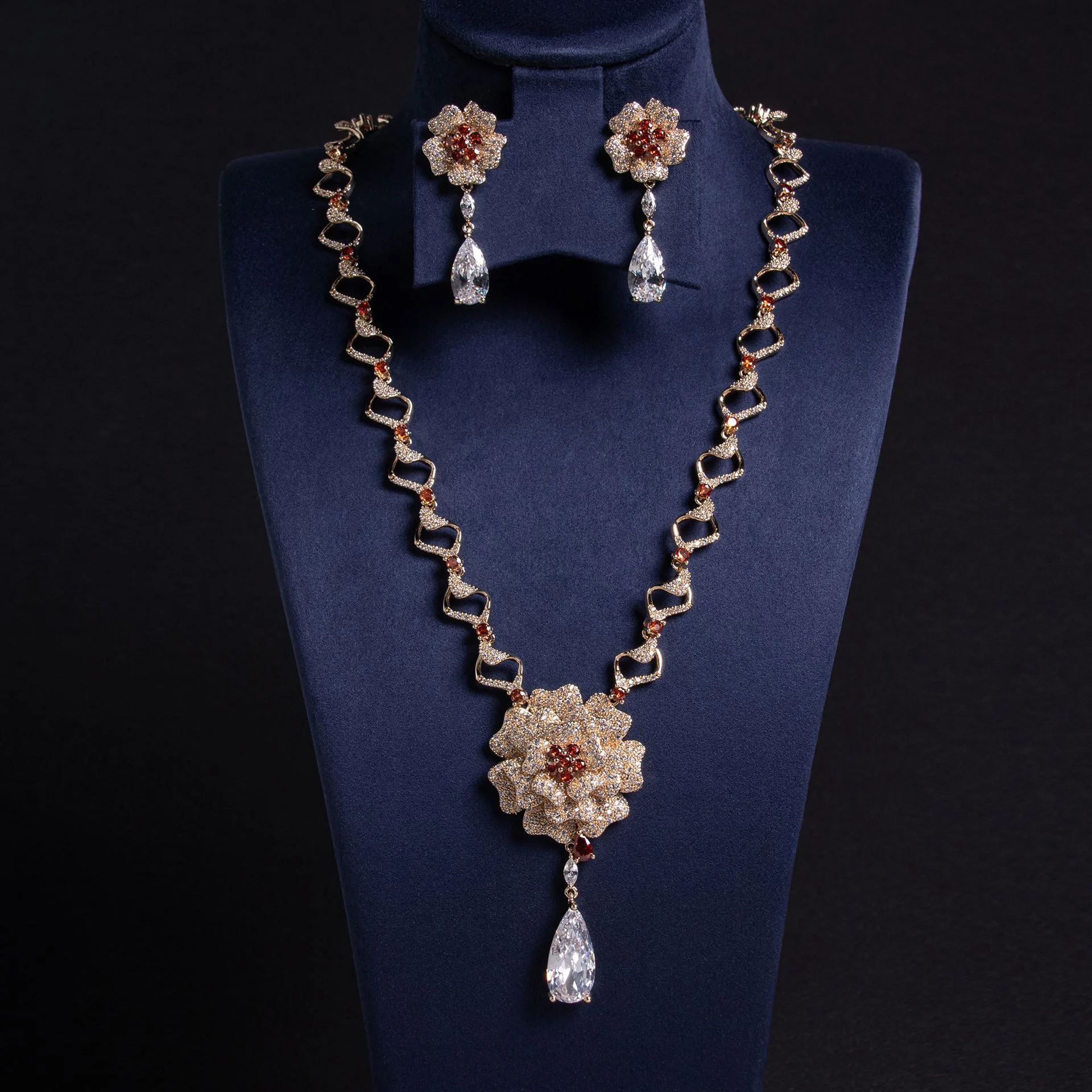 

Vintage Camellia Zircon Jewelry Set Necklace Earrings Luxury Wedding Party Accessories European Middle Eastern Style for Women