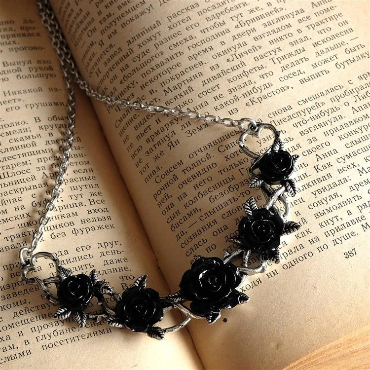 Gothic Punk Style Black Rose Flower Pendant Necklace for Women Choker Chain Necklace Dark Jewelry Accessories