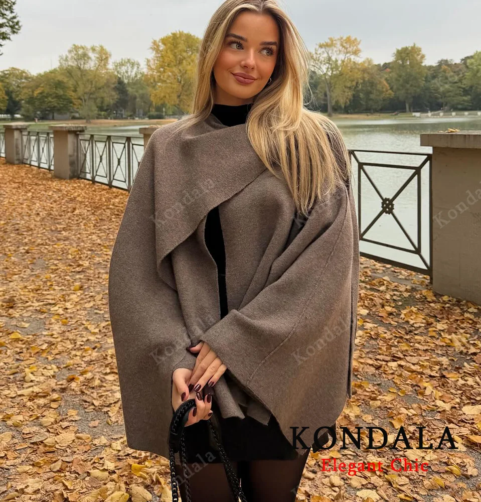 

KONDALA женский модный коричневый вязаный свитер-накидка, свободный свитер, новинка 2025 года, модный осенне-зимний женский уличный шикарный свитер-накидка, пальто