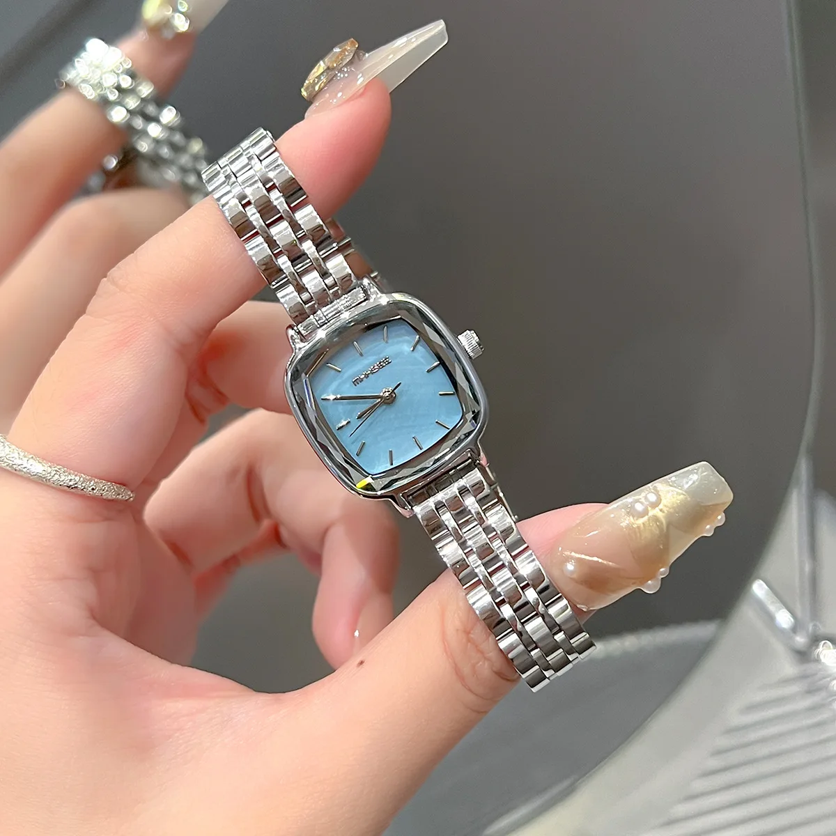 Luksusowy zegarek damski, mały kwadratowy zegarek, wysokiej jakości zegarek kwarcowy z ekskluzywną konstrukcją ze stali nierdzewnej, wyselekcjonowany zegarek premium.