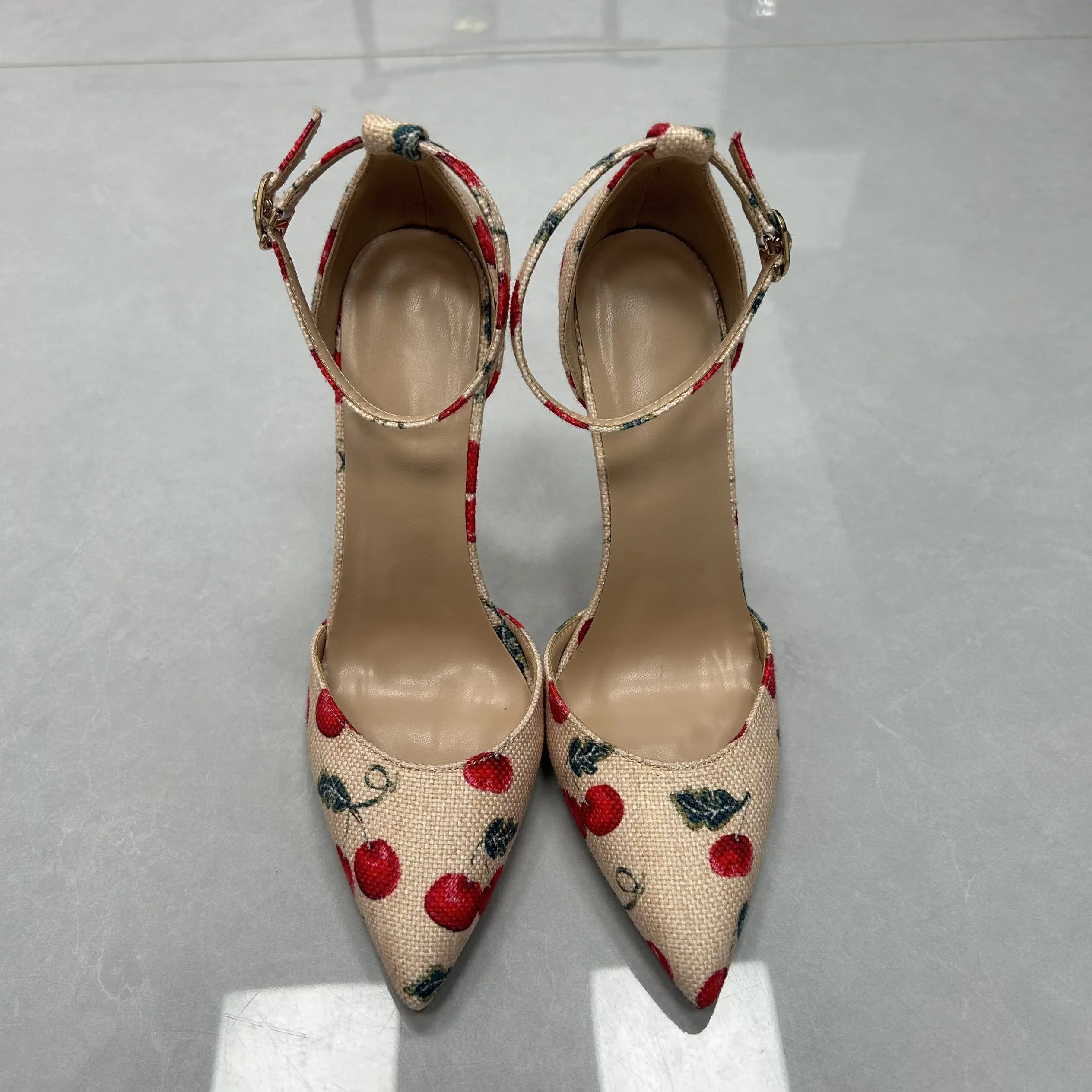 One Word Buckle with Cherry Print Pointed Stiletto High Heels for Women's Shallow Mouth Fashion Versatile Dating Commuter Shoes
