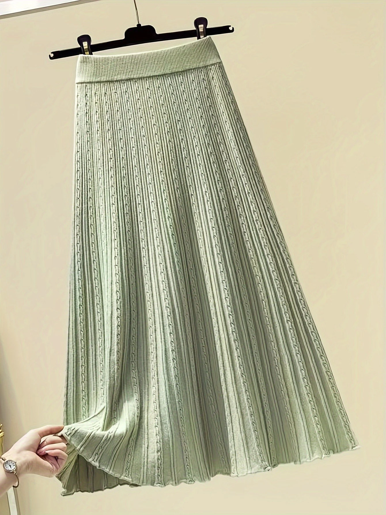 Nuovo cardigan in maglia di nicchia per donna, progettato in stile pigro, set di maglioni in due pezzi, top di design girocollo con grafica verde, gonna da lavoro casual ed elegante