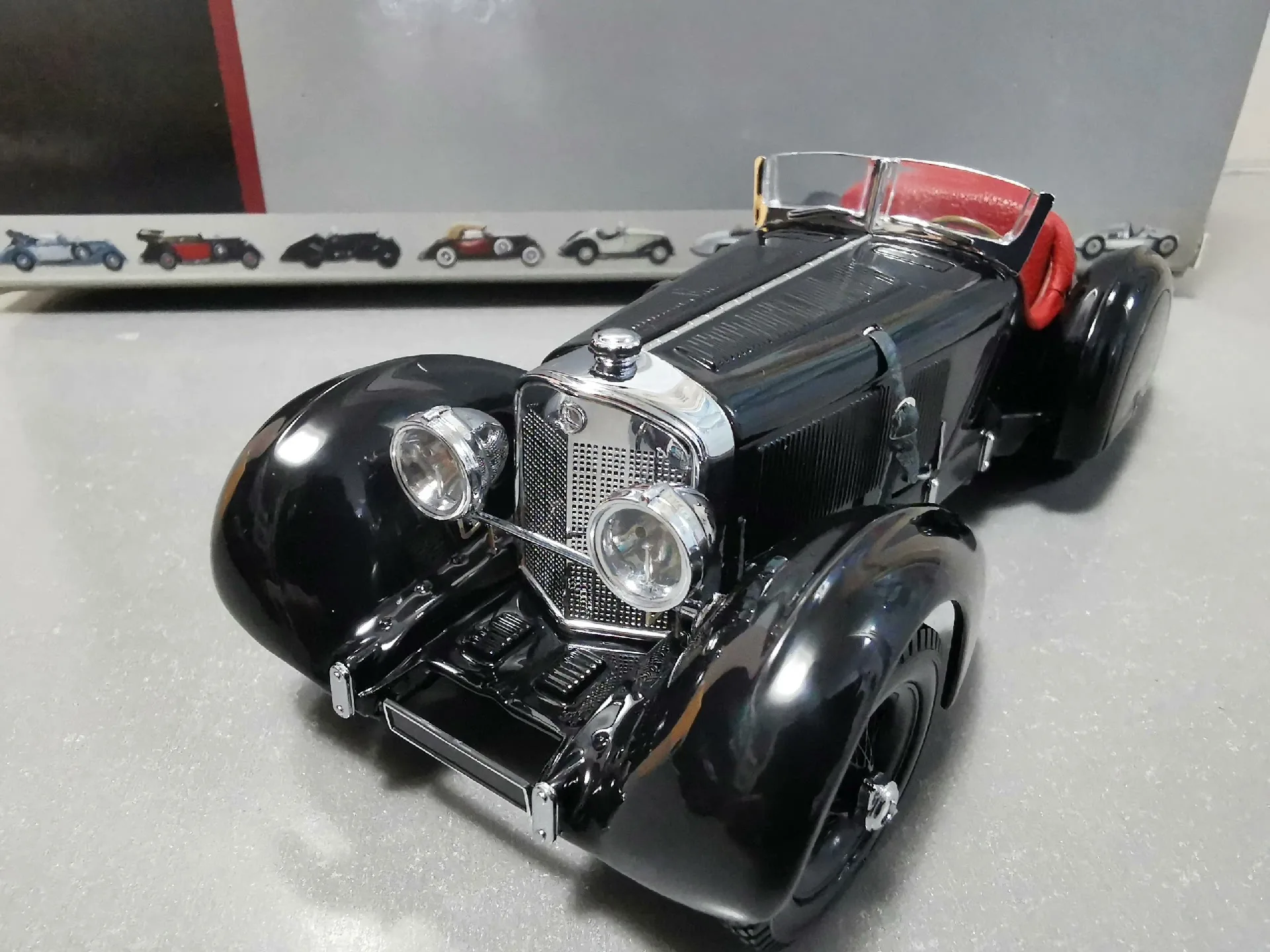 

CMC 1:24 500K 1932 Черно-красное сиденье Винтаж Моделирование автомобиля Ограниченная серия Все открытые металлические статические модели автомобиля из сплава Игрушка в подарок