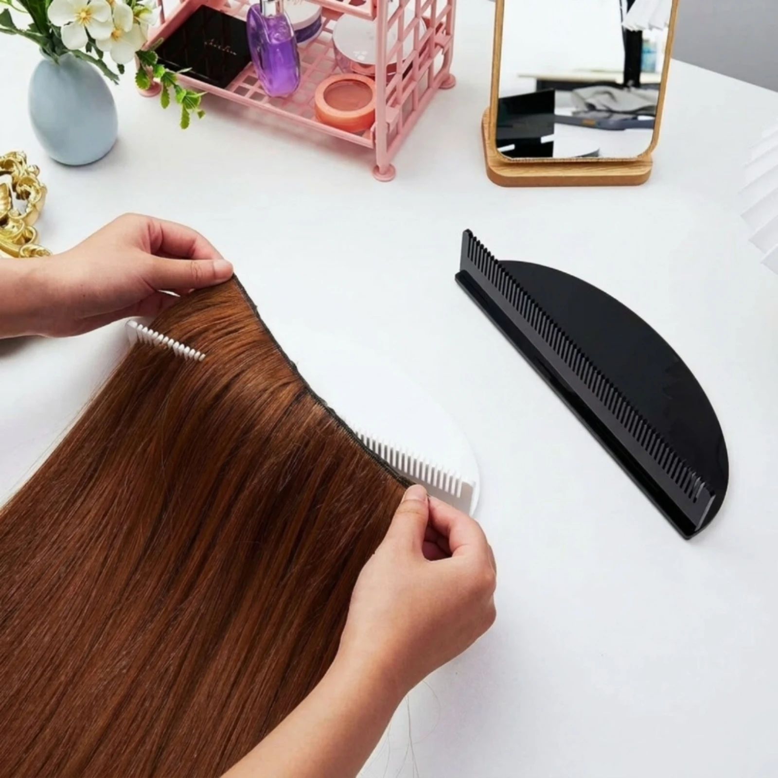 Detachable Hairpiece Stand Anti-Slip Acrylic Hairpiece Stand Salon Supply Curved Base Beauty Tool Lightweight for Braiding