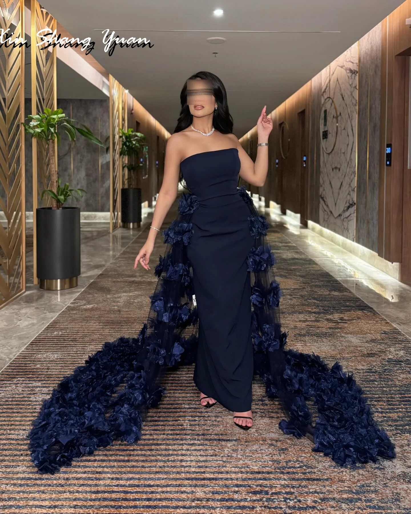 Customized Evening Dress Exquisite Jersey Strapless Sleeveless Prom Gowns Straight Panel Train Lace Appliques Party Dresses