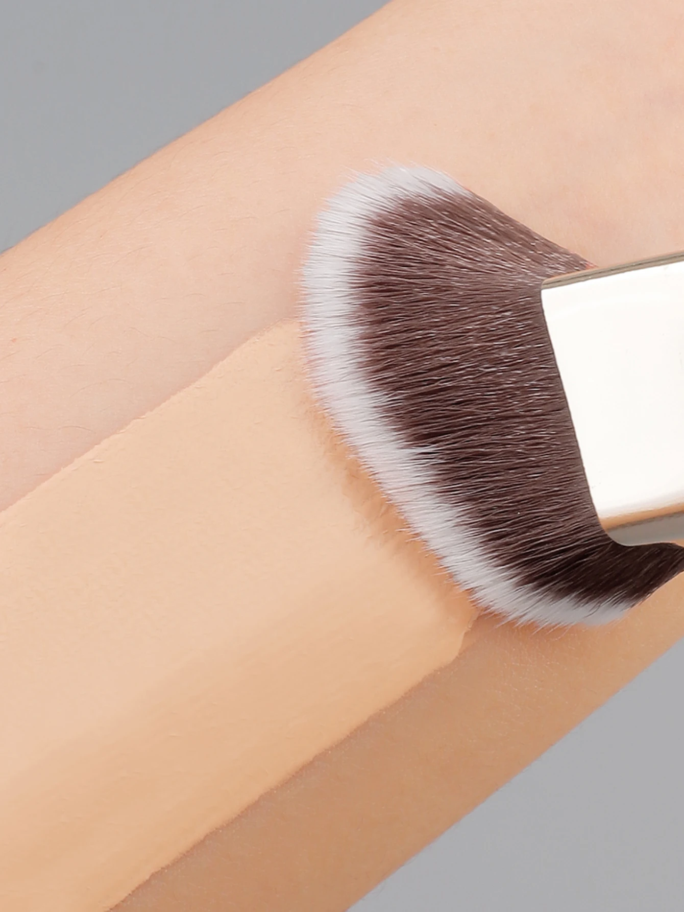 Pinceaux de Contour de fond de teint 3 pièces-pinceau de fond de teint, pinceau correcteur et pinceau de fard à joues, pinceau Kabuki de Contour sous les yeux et du nez