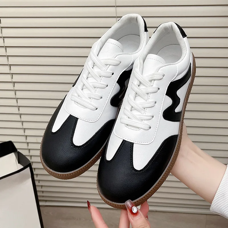 

2025 New Lace Up Women's Sports Shoes Plus Size Woman Sneakers Mixed Colors Female Fashion Versatile Flat Casual Sneaker women