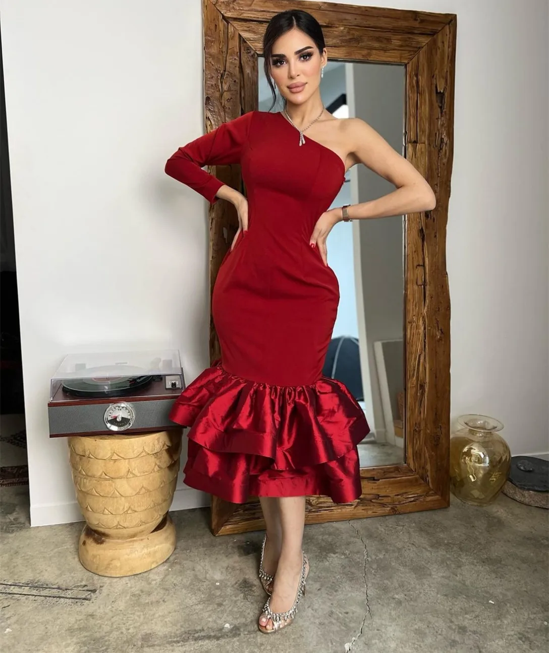 

Customized Short Burgundy Crepe Evening Dresses Mermaid One Shoulder Ruffles فساتين السهرة Tea Length Prom Dress for Women