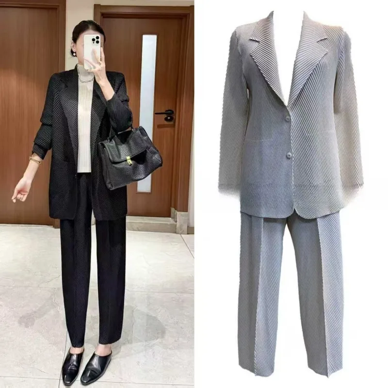 

Miyake плиссированные брючные костюмы женский 2025 костюм однотонная куртка + прямые брюки повседневный простой универсальный костюм женский комплект из 2 предметов осень новинка