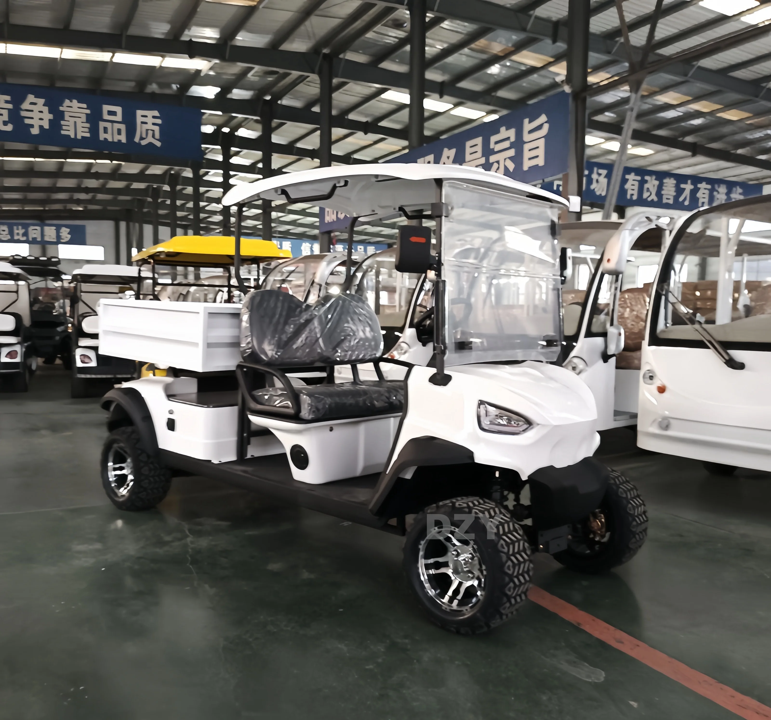 China Supplier Wholesale Electric Golf Cart New Condition 2+2 Lifted Seats EEC Certified 4 Seat Electric Golf Cart