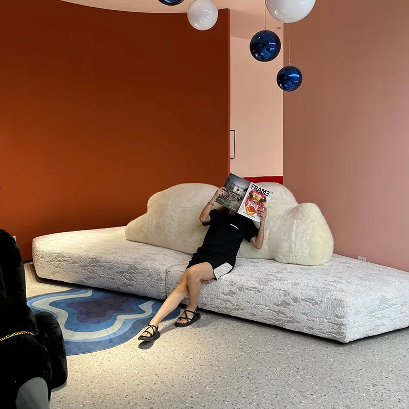 Italienisches, einfaches, großes, flaches Stoffsofa