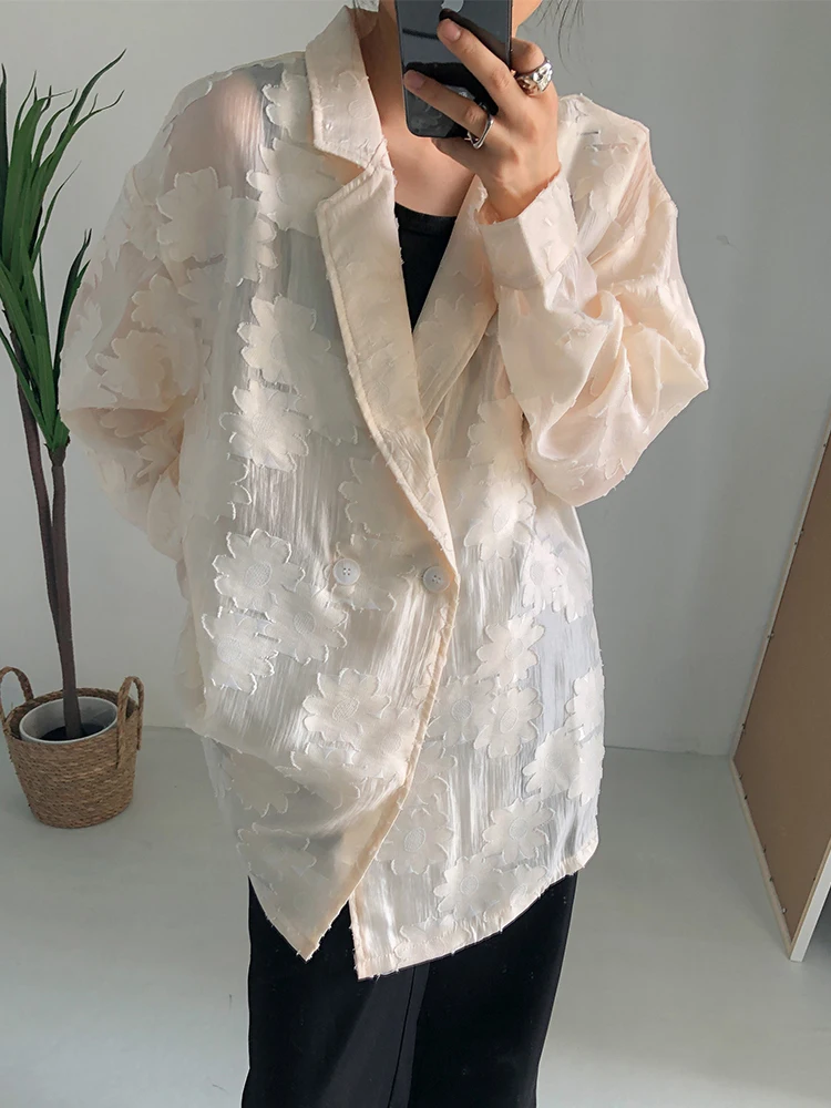 [EAM] Women Beige Jacquard Embroidery Big Size Blouse New Lapel Long Sleeve Loose Fit Shirt Fashion Spring Autumn 2024 1DF1478