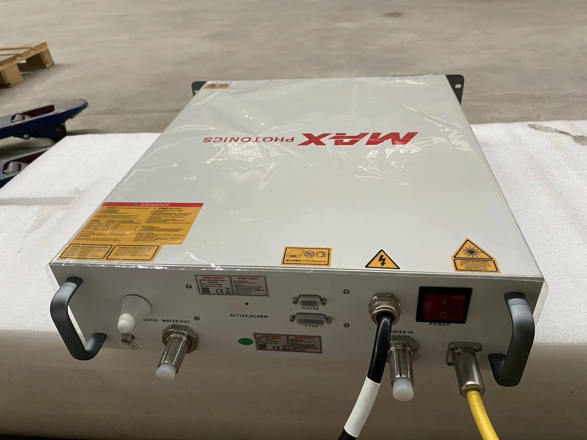 New Design Single Molde 6000W Laser Generator MAX-MFSC-6000 Fiber Laser Source For Industrial Metal Process