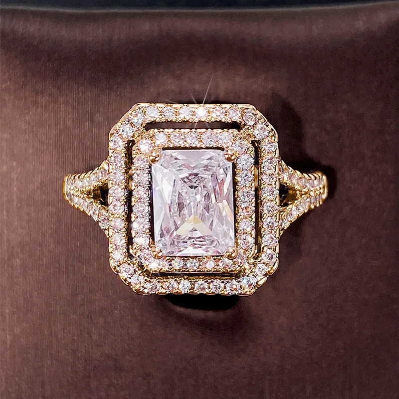 Huitan Fashion Square Cubic Zirconia Women Rings Nowoczesne modne ślubne zaręczyny Eternity Akcesoria Luksusowa biżuteria Hurtownia