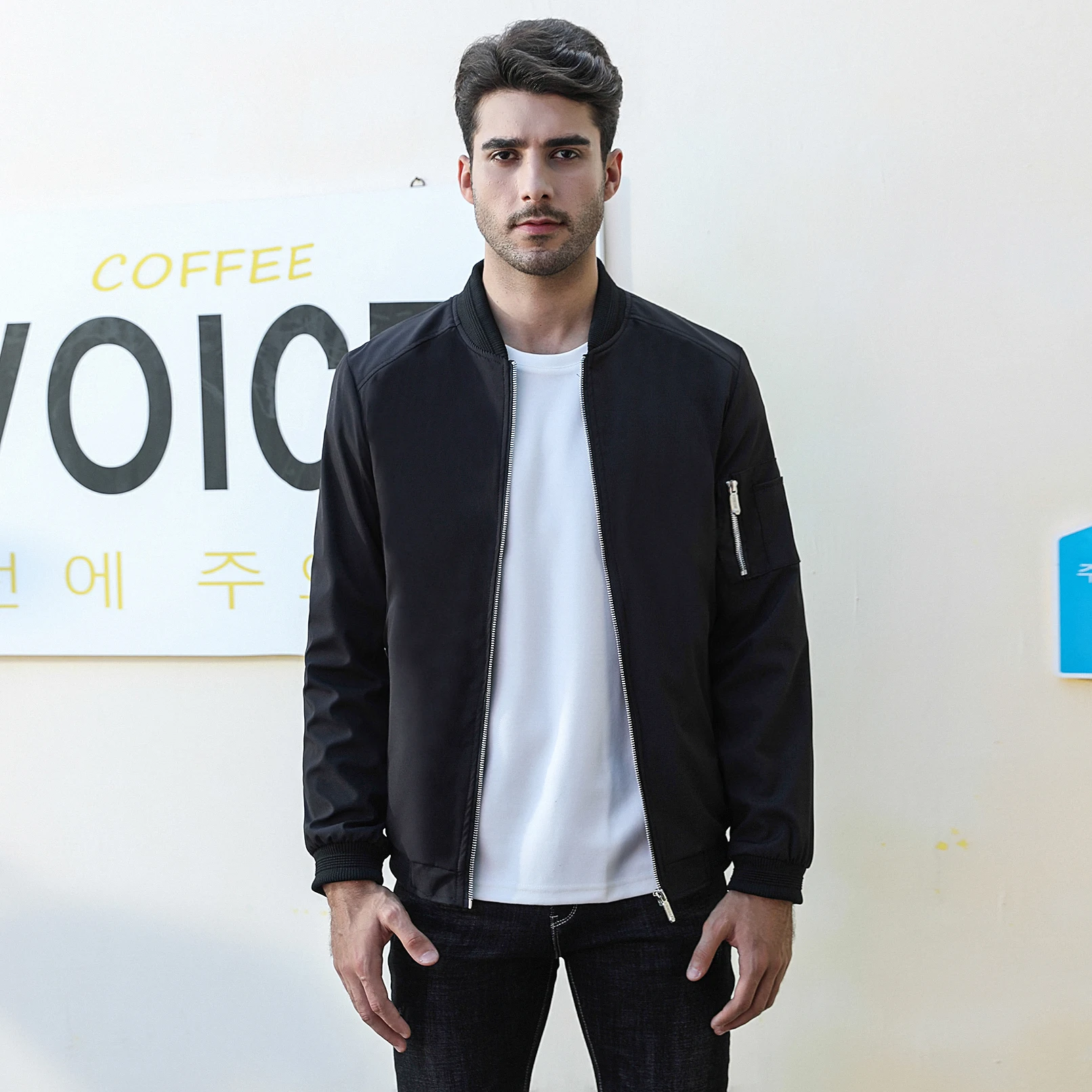 

Бесплатная доставка. Современная мужская легкая куртка-бомбер — удобная мягкая на ощупь блузка для повседневного повседневного повседневного использования и уличного стиля.