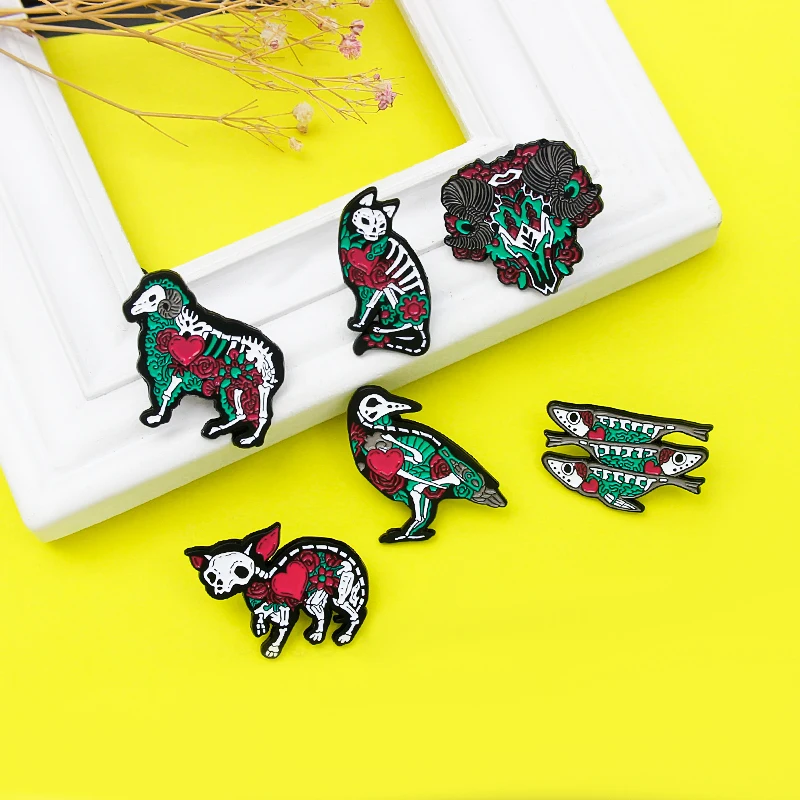 Punk Skeleton Series Enamel Pins Cat Crow Dog Fish Sheep Cattle Rose Skull Brooches Halloween Badge Lapel Jewelry Gift Wholesale