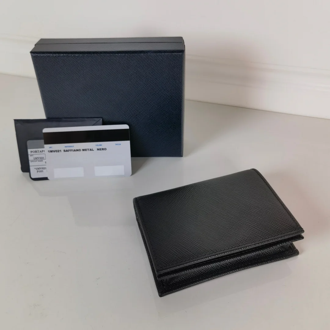 

Luxury Brand Unisex Compact Wallet Meticulously Crafted From Premium Calfskin Card Holder Luxurious Gift 1MV021 Simple Elegant
