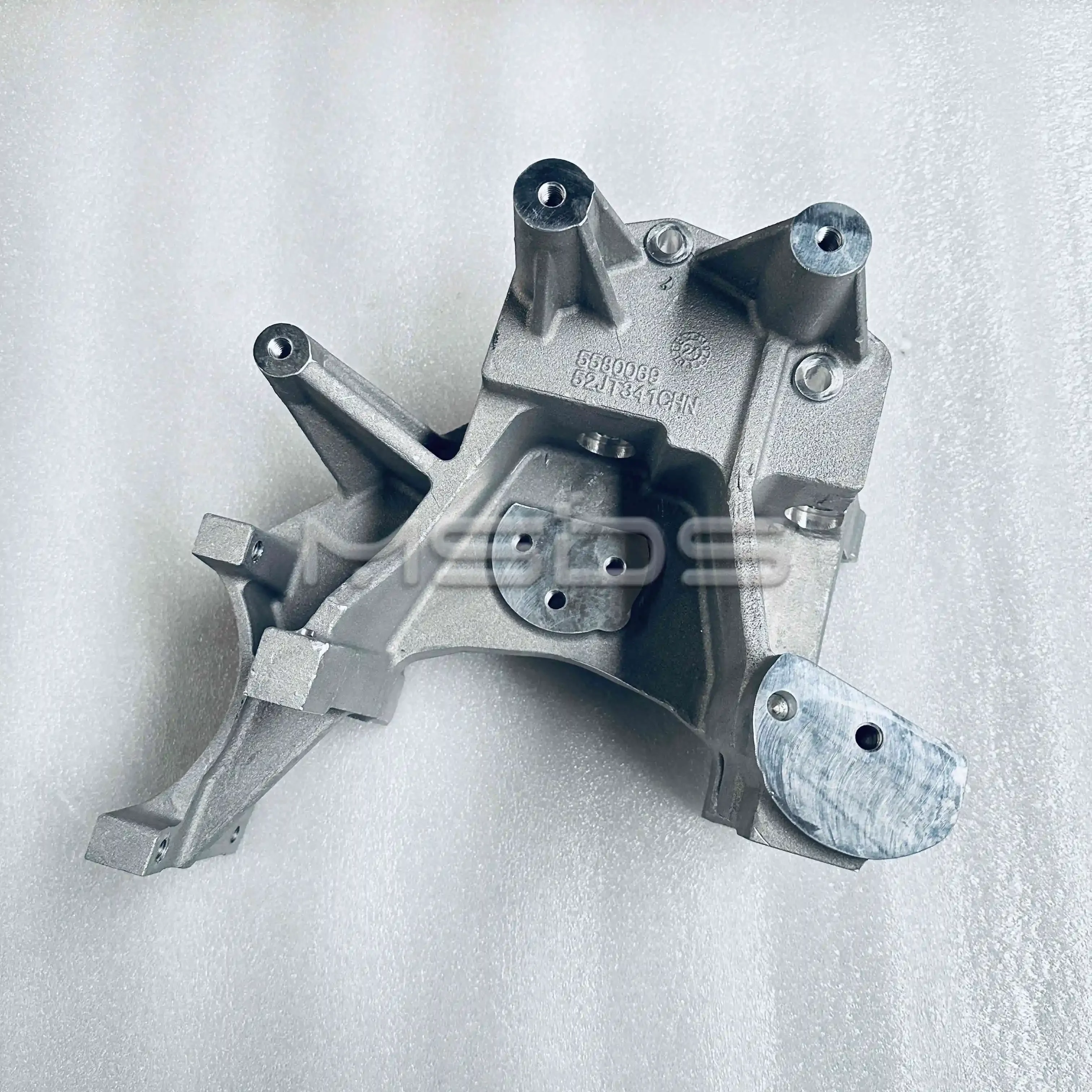 

Z13 ISZ13 QSZ13 Cummins Engine Parts Alternator support 5580069