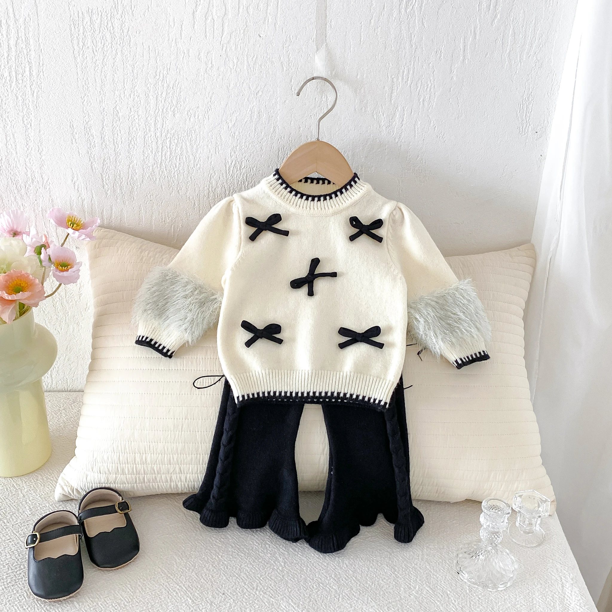 2026 Neues Herbst-Winter-Mädchen-Set für Kleinkinder: Stilvolles Strick-Oberteil mit Schleife und ausgestellter Hose, zweiteiliges Outfit – Detail 3