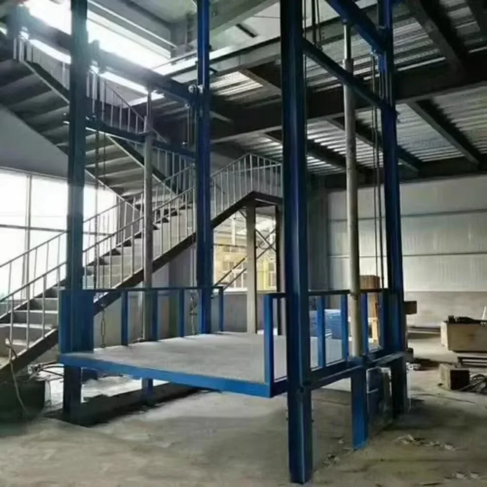 Double track guide type large tonnage freight elevator