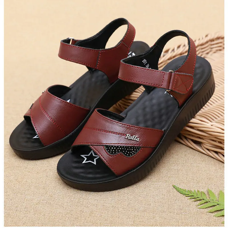 Summer Sandals Women Genuine Leather Solid Color Casual Beach Sandals Mother Shoes Non-slip Soft Bottom Elderly Casual Shoes