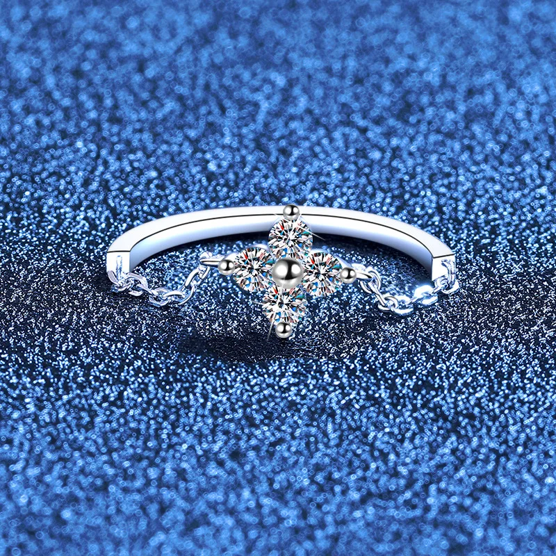 

S925 Silver White Gold Plated 0.24CT D Color Moissanite Versatile Four-Leaf Clover Ring for Women, Exquisite Jewelry.