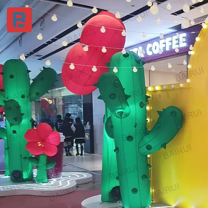 Énorme arbre de Noël gonflable, parquets de Claus, fête dans la cour du Nouvel An, grande décoration de réunion annuelle