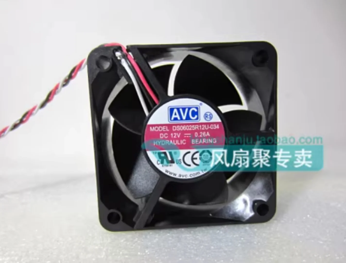 

AVC DS06025R12U-034 41R8511 60*60*25 6 см 0,26 А 12 В трехпроводной охлаждающий вентилятор