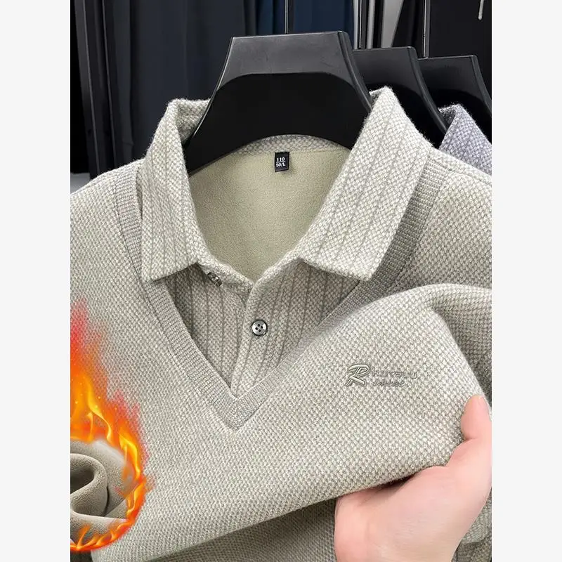 

Новый мужской вязаный свитер 2025 года с эффектом двухслойности, повседневный, с отложным воротником, на флисовой подкладке, базовый слой, комфортный, из полиэфирного волокна