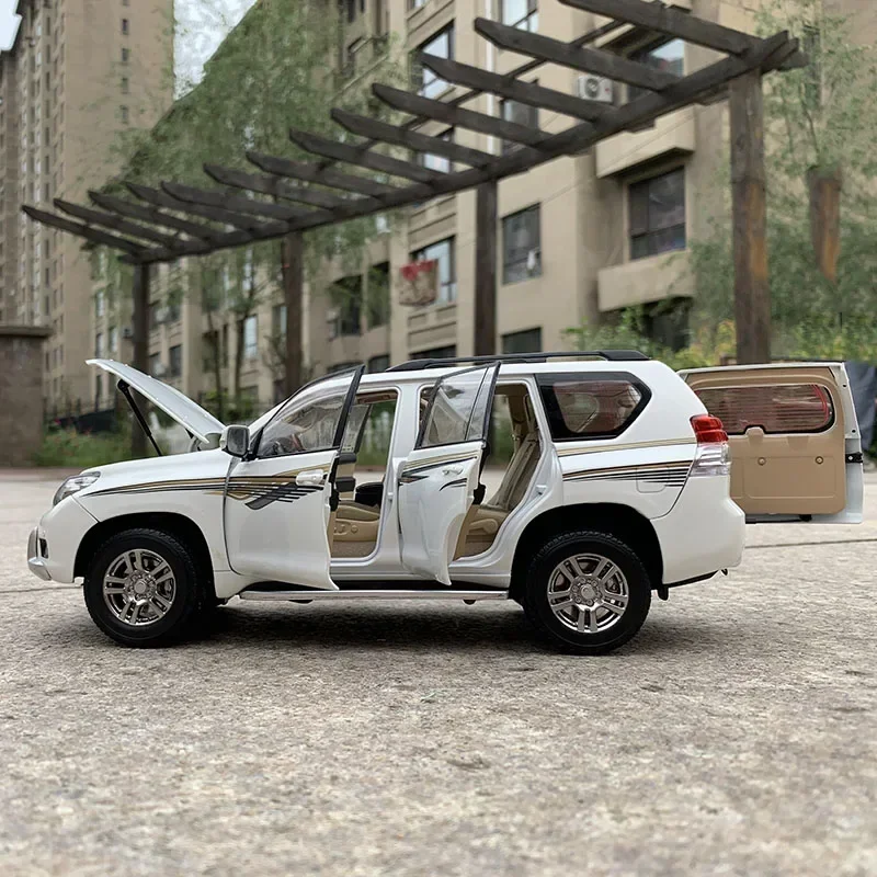 รถโมเดล SUV แลนด์ครุยเซอร์ ปราโด ขนาด 1/18 ทำจากโลหะผสม สำหรับเด็กผู้ชาย ของเล่นสะสม