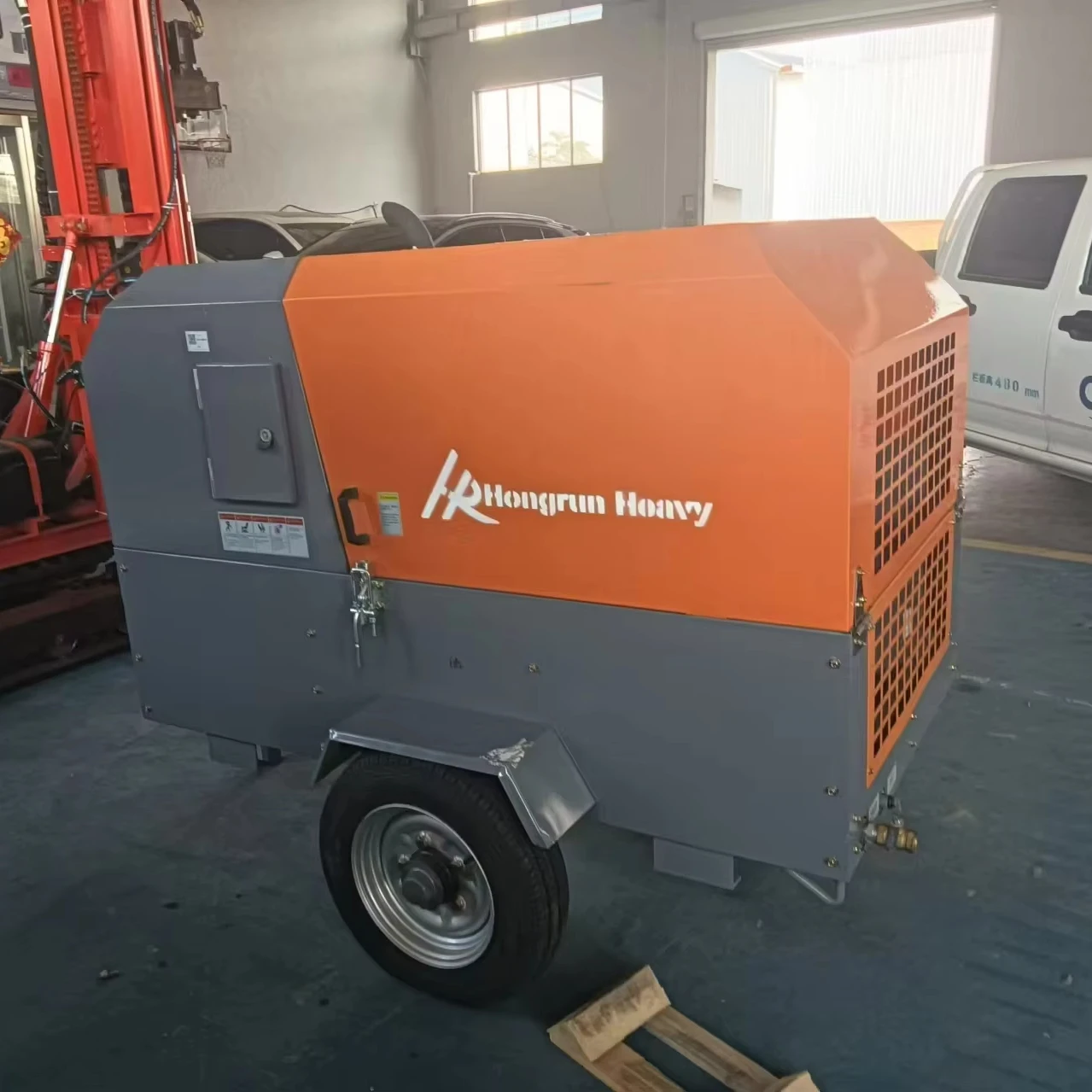 Hot Selling Portable Small diesel Screw air Compressor for Construction Engineering Road Construction