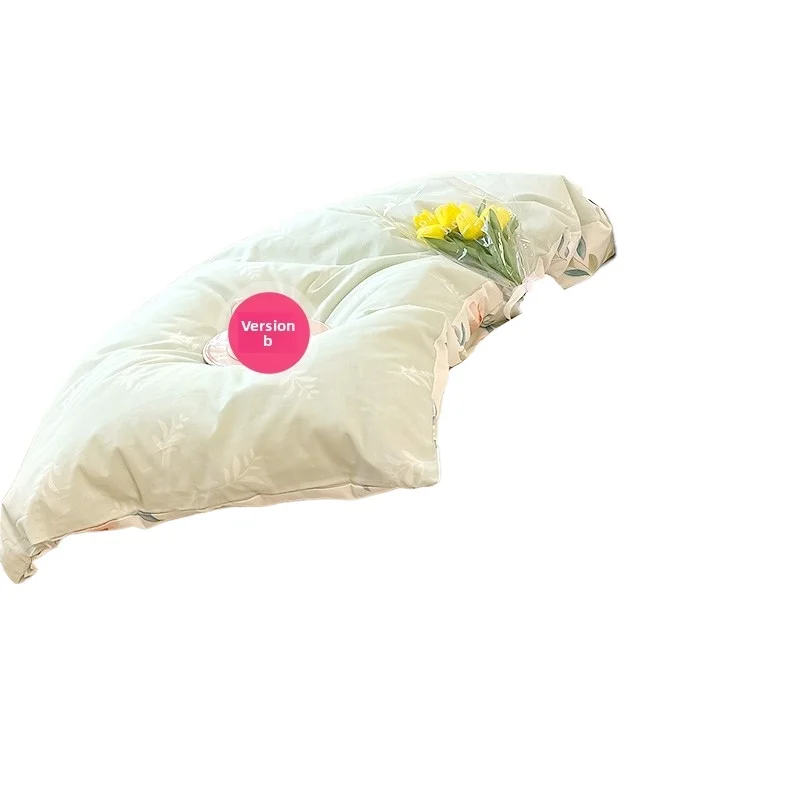 Un set di biancheria da letto in cotone 100% compreso un lenzuolo piatto e una federa.