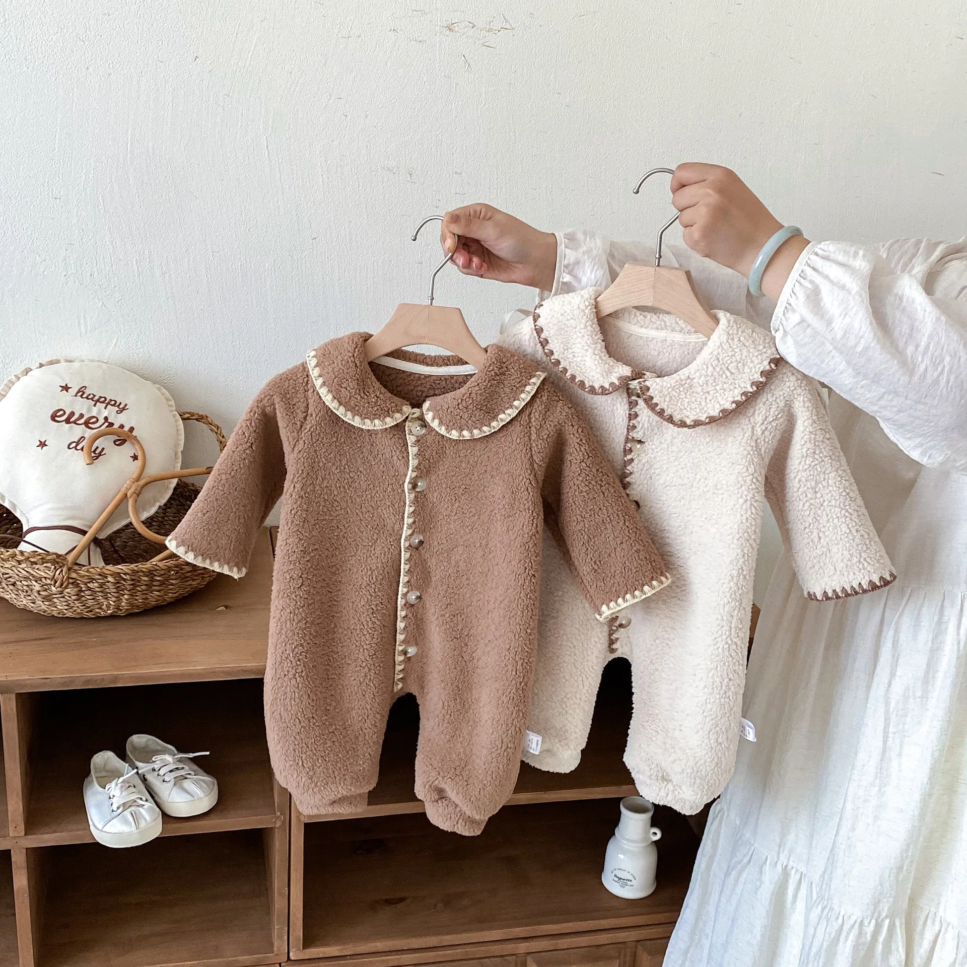 Korean  Baby Winter Outfit Fleece-Lined Double-Sided Jumpsuit Cute Warm Infant Onesie  Outdoor Crawling Clothes and Cozy Jacket