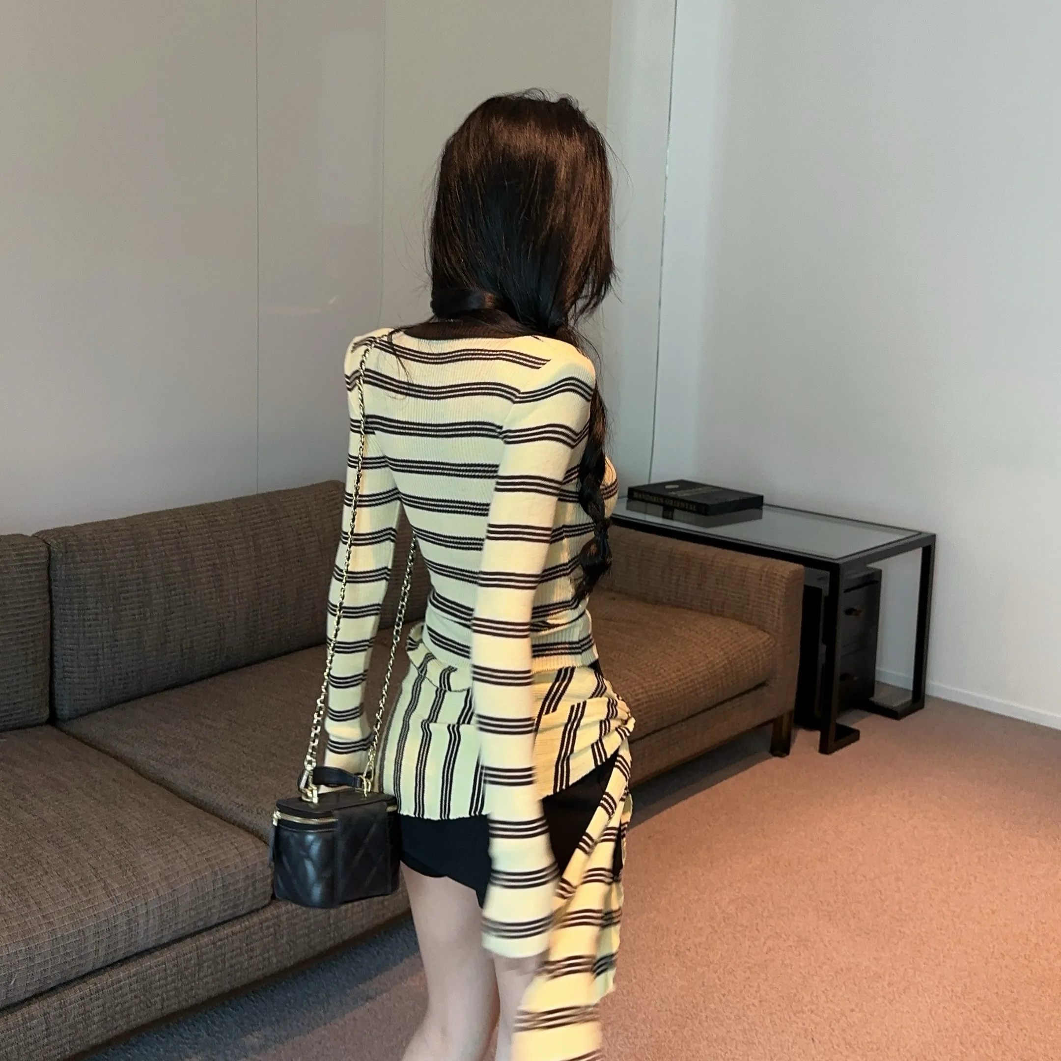 Atasan Rajut Slim Fit Dua Potong Bergaris Korea Modis untuk Wanita Muda, Koleksi Musim Gugur Terbaru