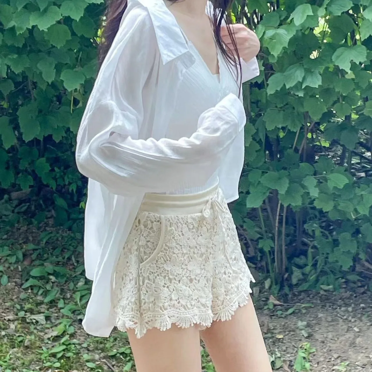 Casual Hohe Taille ort Hosen frauen Sommer Faul Hohl Stickerei Blume Abnehmen Spitze Trim A-Line Dstring Breite Bein Hosen