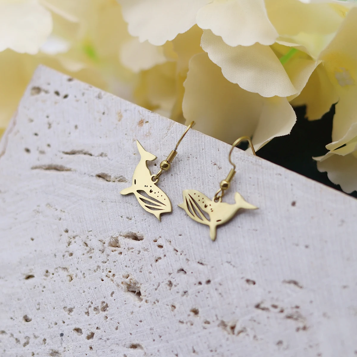 Women's Long Earrings Hollowed Out Whale Earrings Geometric Patterns Ethnic Jewelry Retro Dangle Earrings