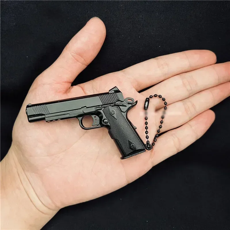 NEW 1:3  Anti-stress Metal Pistol Gun Keychain Miniature Model Beta 92F Colt 1911  17 static display, collection, and gift