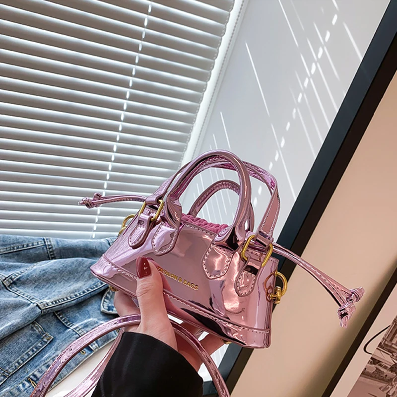 حقائب كروس صغيرة للمرأة الجديدة 2025 موضة ورنيش جلدية لامعة الوجه الكتف حقيبة مربعة صغيرة Ins شل حقيبة يد نسائية