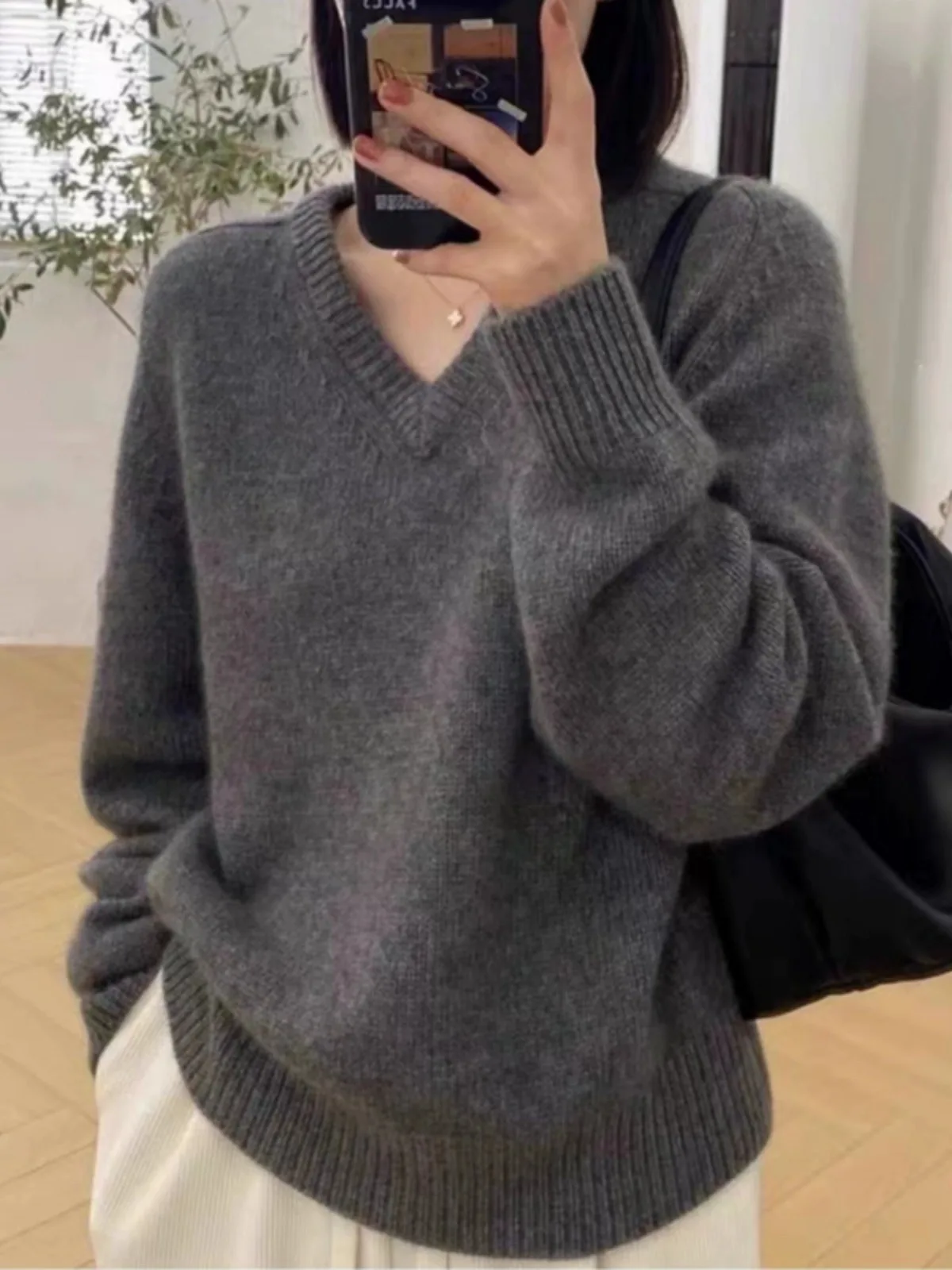 European goods high-end 100% cashmere sweater women autumn and winter loose soft V-neck bottom sweater high-grade knit sweater