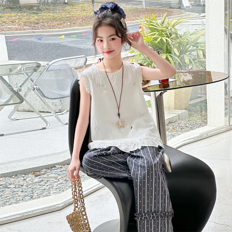 

Детский летний костюм для девочек 2026: дышащий топ без рукавов и широкие брюки в горошек и полоску, комплект из двух предметов