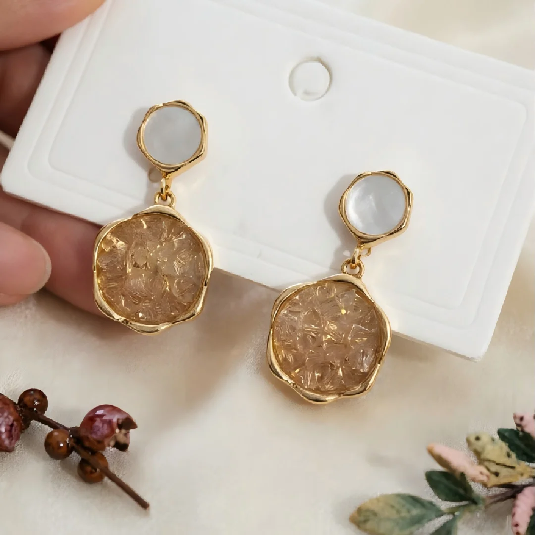 

Café Gradient Ice Transparent Crystal Stud Earrings for Students Women Elegant Trendy Niche Pin Social Battery for Women Gift