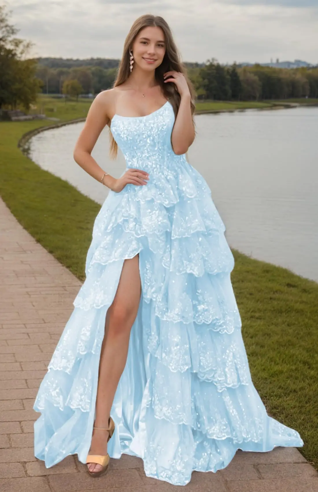 Abito da ballo a strati in tulle di pizzo senza spalline personalizzato con paillettes scintillanti con abiti da damigella d'onore con spacco Abiti da sera formali con corsetto