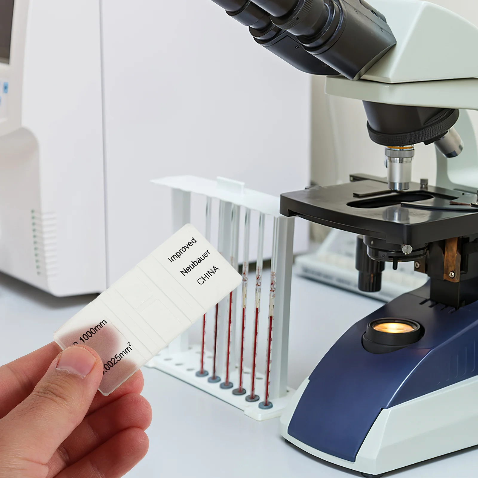 

Small Glass Hemocytometer Blood Counting Board Durable Anti-Scratch Surface for Laboratory Blood Cell Counting Microscope