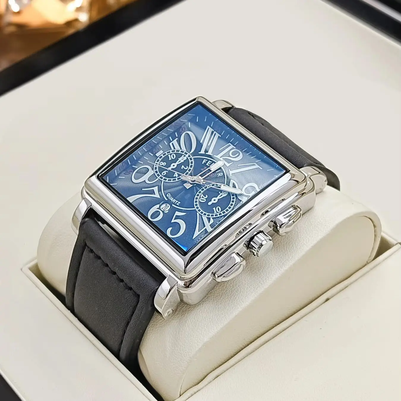 Luxury Business Men's Quartz Watch, Square Dial, with Calendar Display, Leather Strap, High-End Feel, Light Luxury, Stylish and Cool, Versatile for Street Wear, Handsome Men's Watch in European and American Style, Fashionable Wristwatch, Suitable for Various Occasions, the Best Gift for Him