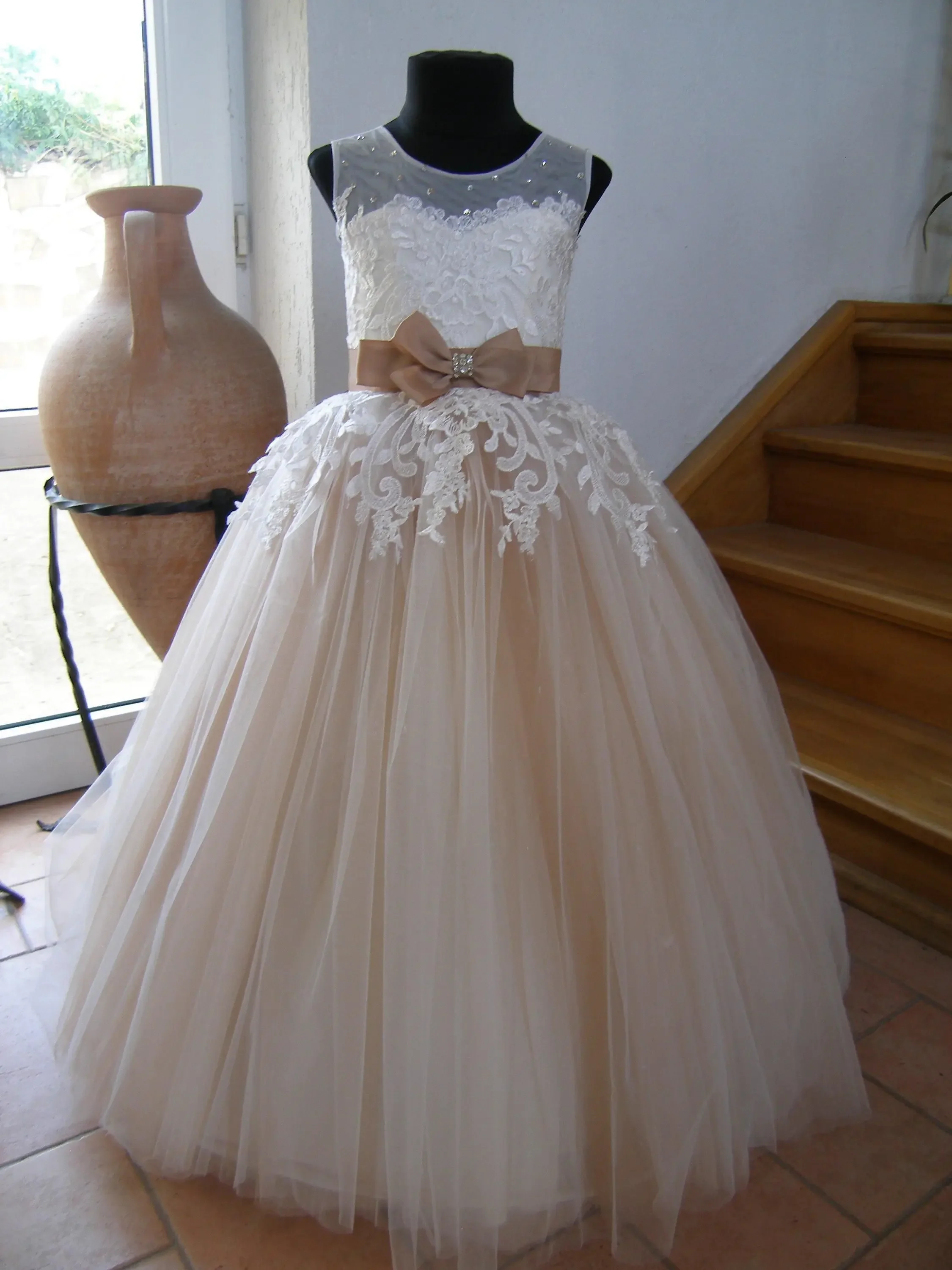 

Elegant Flower Girl Dresses for Wedding Bow Lace Appliques Baby Girl Prom Gown for Photoshoot Princess First Communion Gowns