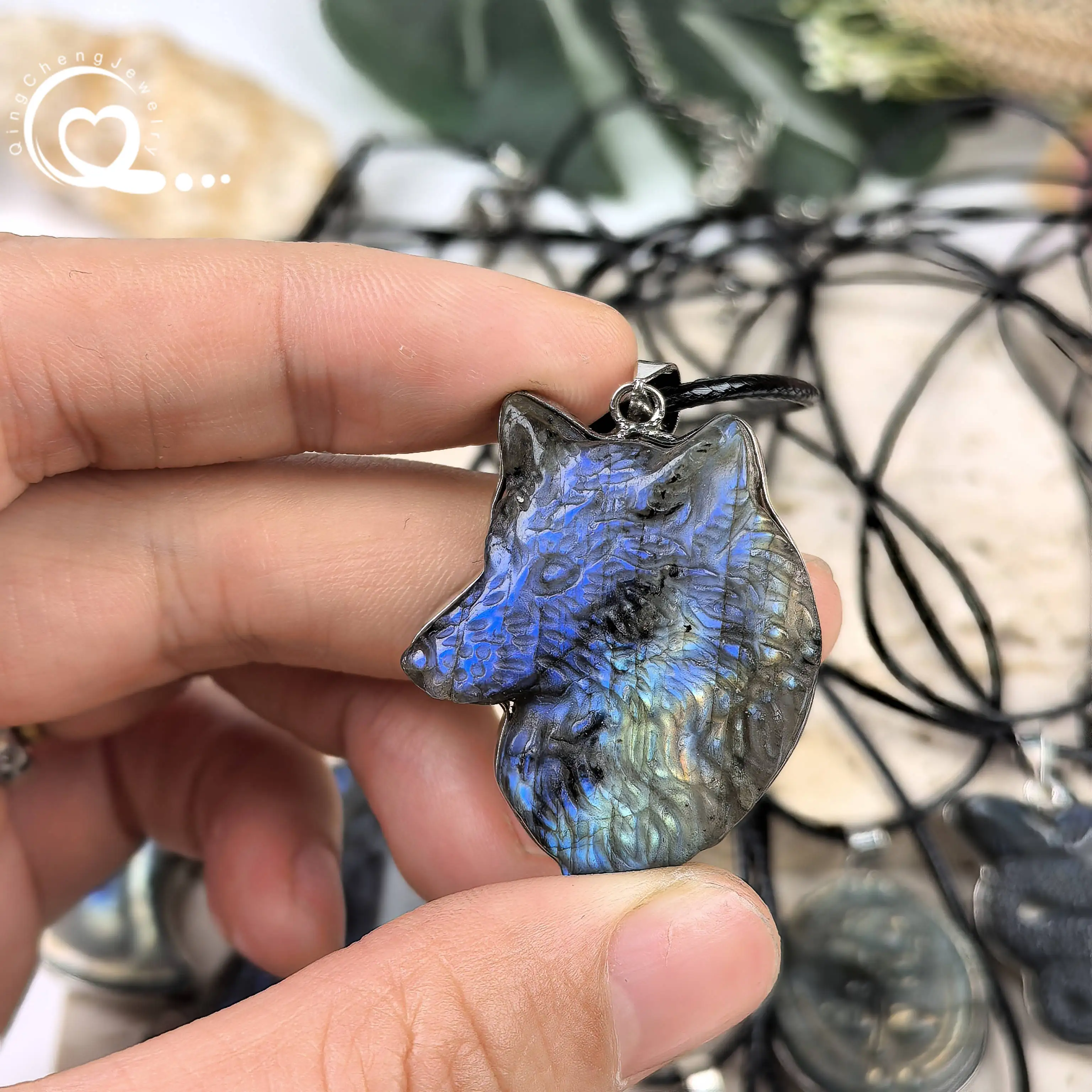 Flashy Labradorite Pendants Chains Carved Wofl Elephant Snake Moon Heart Bytterfly Ghost Charms Necklace Jewelry Gifts QC3417
