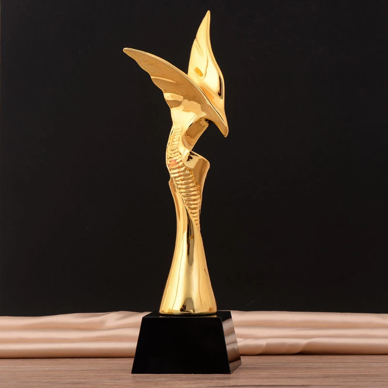 Golden Eagle Crystal Trophy Eagle Statue Model Trophy Cine Golden Eagle Award Activity Souvenirs Home Decoration Ornaments