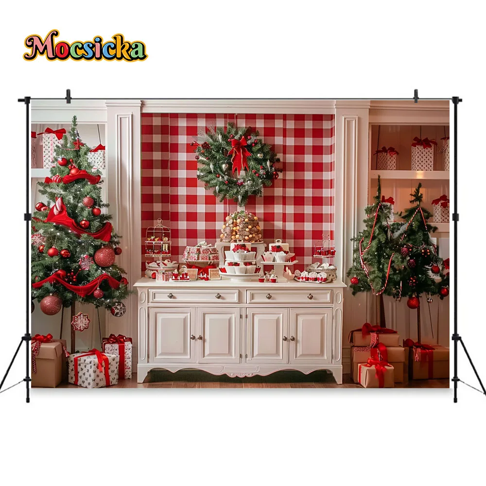 모시카 크리스마스 주방 사진 배경, 흰색 캐비닛, 빨간 화환 배경, 겨울 어린이 선물, 크리스마스 트리 포토부스 소품