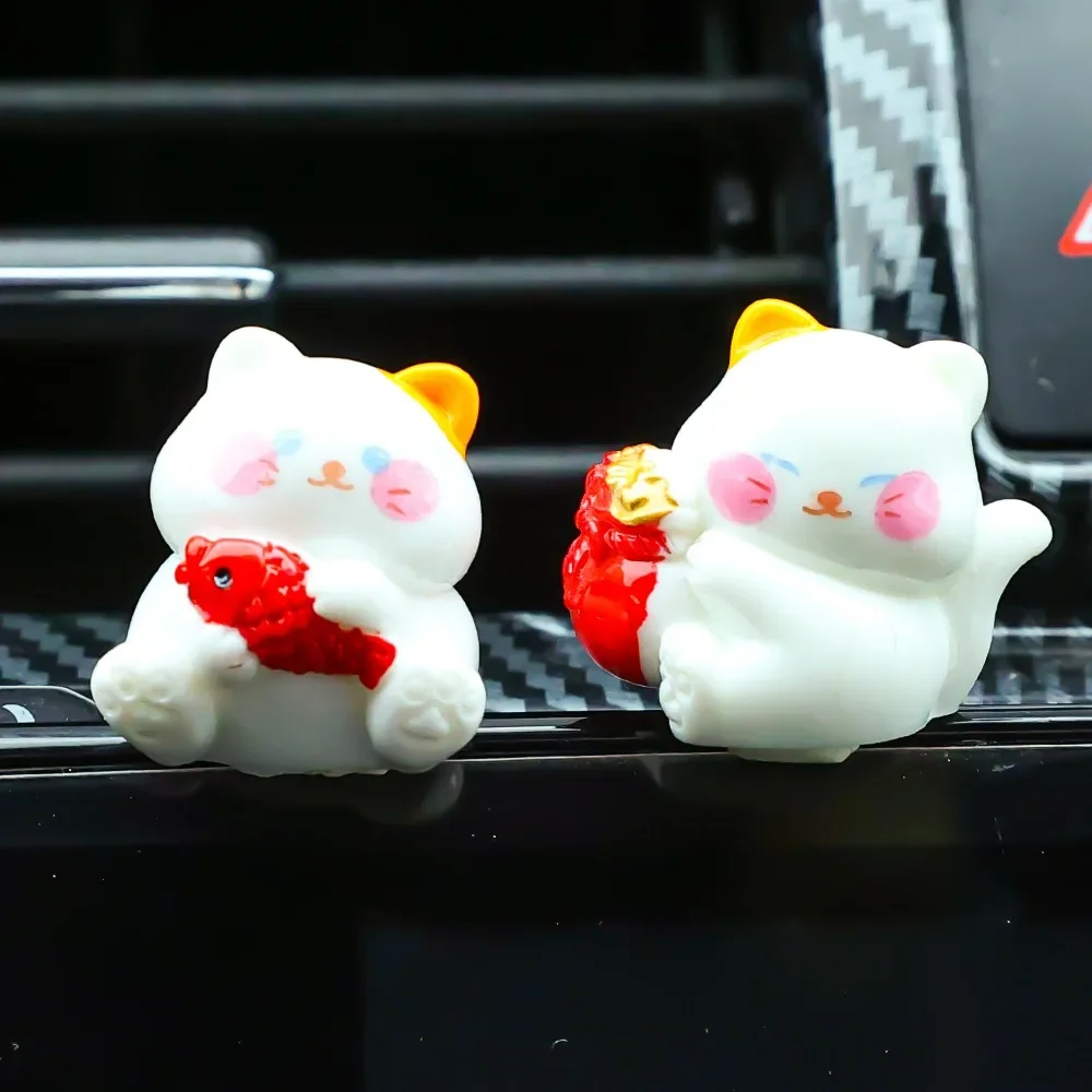 Lucky Cat Car Ornaments Auto Center Console Dashboard Cartoon Kitten DIY Decor Car Mounted Wealth Cat Micro Landscape Ornament