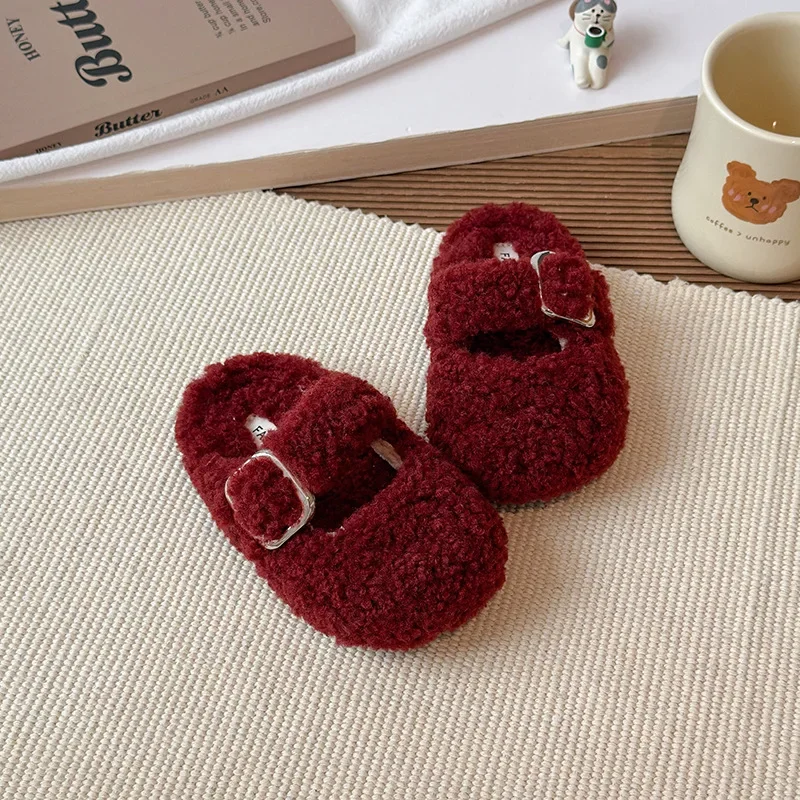 

Детская обувь принцессы, уличные замшевые модные тапочки для девочек, однотонные зимние новые детские теплые туфли в корейском стиле, зима 2025, с круглым носком